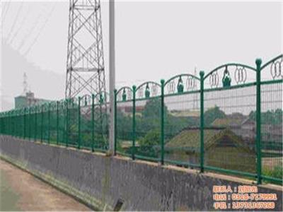 護(hù)欄網(wǎng)全品類(lèi)詳解 功能、類(lèi)型與應(yīng)用選擇指南